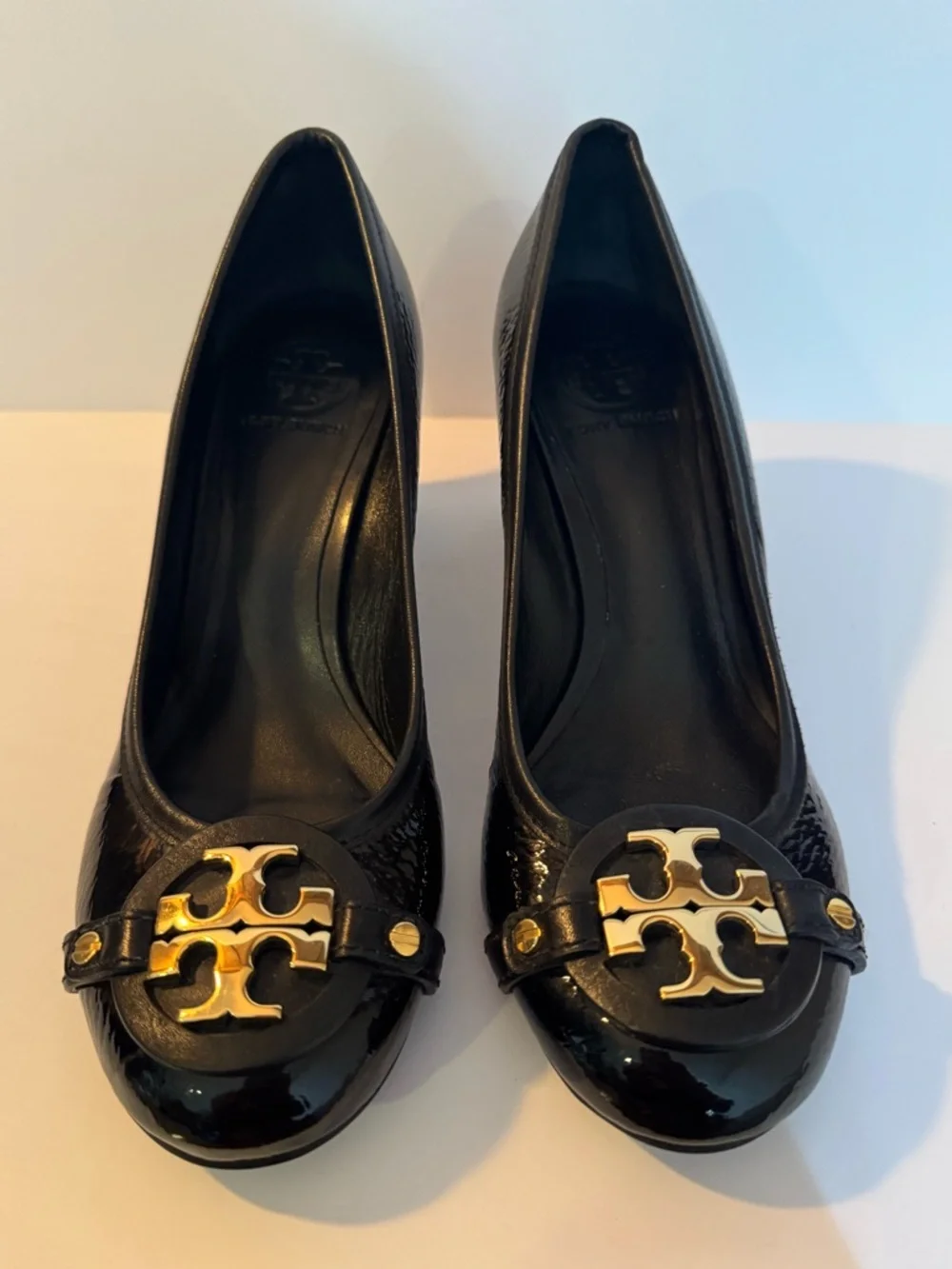 Tory Burch black patent leather pumps gold emblem 8.5